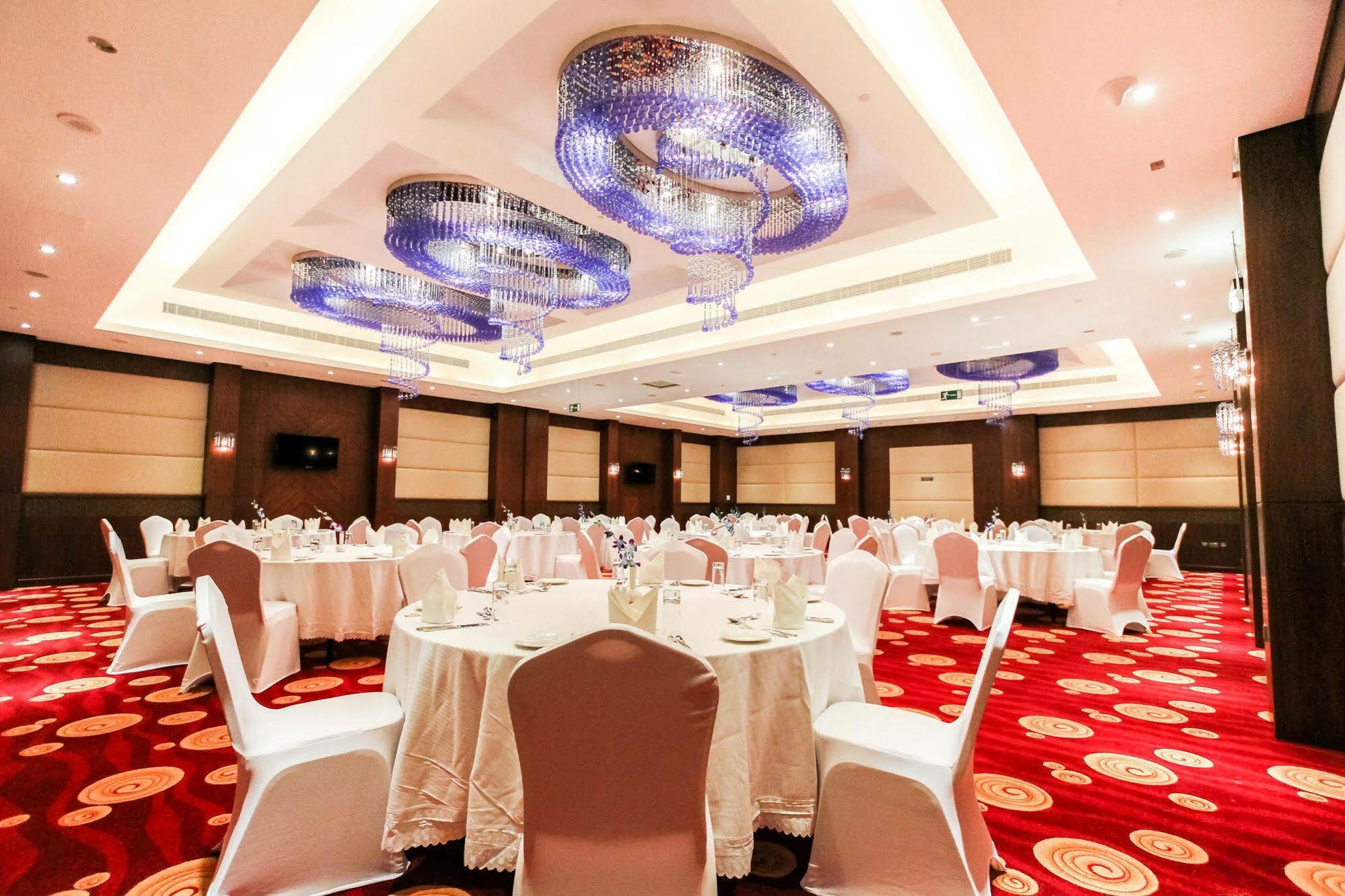 Danat Capital Hotel Abu Dhabi Exterior foto